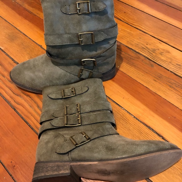 Boots - Picture 3 of 7